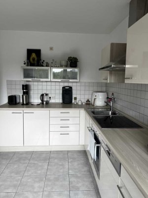 Exklusive, modernisierte 3-Raum-DG-Wohnung mit gehobener Innenausstattung mit Balkon und EBK in Bonn