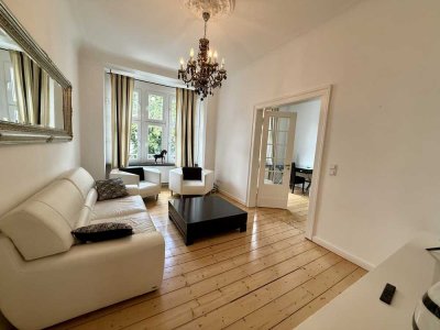Rarität am Medienhafen! Wunderschöne 3 Zimmer Altbau Wohnung mit Süd-West Balkon zum Innenhof!