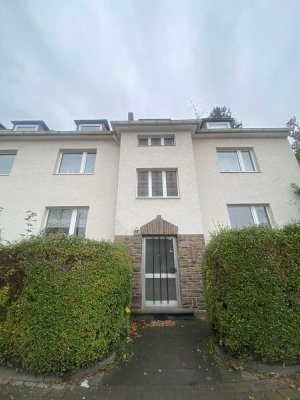 **Helle 3- Zimmer mit Balkon**