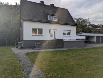 Frisch kernsaniertes 120m² Einfamilienhaus mit großen 1250m² Garten & 2 Carports in Heringhausen