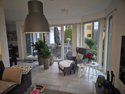 Wohnen in ruhiger Lage mit traumhafter Aussicht -für Ehepaar / Single - große 3 Zimmer Wohnung