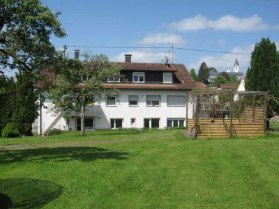 Schöne offene & helle Dachgeschosswohnung für Paare, Singles oder Pendler