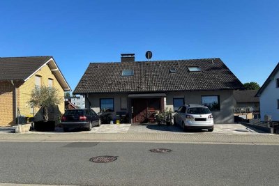 Gemütliche & modernisierte Dachgeschosswohnung mit Einbauküche – Nebenkosten inklusive!