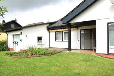 Gemütlicher Bungalow mit drei Garagen und herrlichem Garten  Denkendorf/ Gelbelsee
