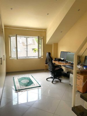 Helle 2-Zimmer-Wohnung mit Balkon und guter Anbindung von Privat
