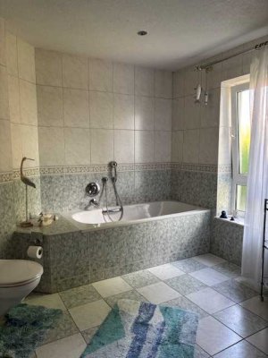 Ansprechende und gepflegte 3-Raum-Wohnung mit gehobener Innenausstattung mit EBK in Illingen