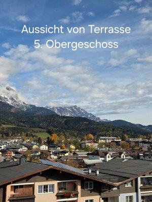 Neuwertige 3-Zimmer Dachgeschosswohnung mit Terrasse und Tiefgarage