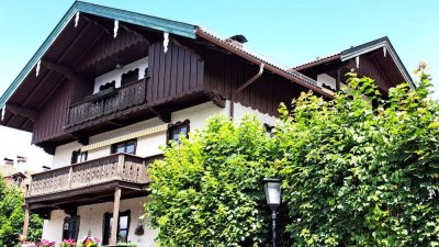Tegernsee -zentral-  Gefällige 2,5-Zimmer-DG-Wohnung, Ost-u. Südbalkon,  charmanter Altbau (saniert)