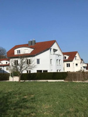 Herrliche DHH an Streuobstwiese mit acht  hellen Zimmern in Stuttgart, Plieningen