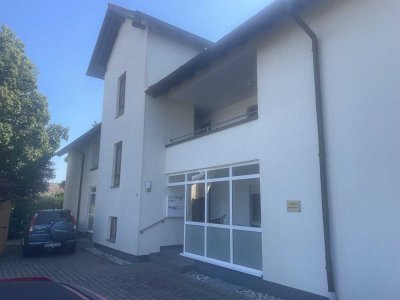 Attraktive 3-Zimmer-Erdgeschosswohnung mit Terrasse und Einbauküche in Osterhofen
