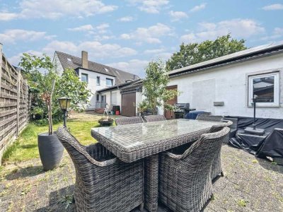 Platzwunder in Rheindorf: Flexibles und teilweise modernisiertes Familienhaus mit Einliegerwohnung!