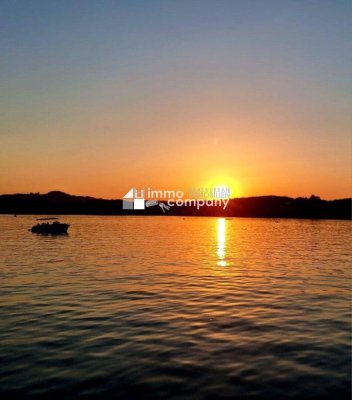 Traumhafter Bungalow in einmaliger Attersee-Lage. Attersee Ort: 155m² Luxus mit Garten und Terrasse!