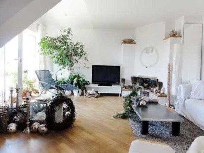 EXKLUSIVE UND "INDIVIDUELLE" MAISONETTE-WOHNUNG
