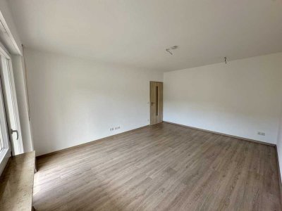3 Zimmer Wohnung, Abstellraum, Balkon, mit Einbauküche in Nürnberg