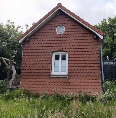 Verwunschenes Bahnwärterhäuschen mit Naturgrundstück