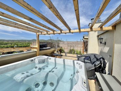 VOLLMÖBLIERTE DG-WOHNUNG MIT DACHTERRASSE + WHIRLPOOL