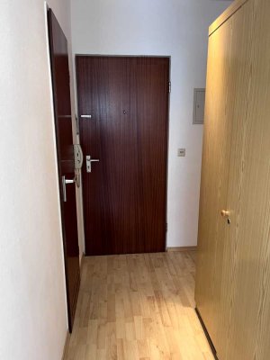Möblierte 1-Zimmer-EG-Wohnung mit Balkon und EBK in Passau