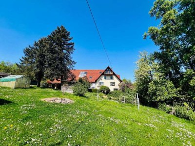 Traumhaft & selten: Aussiedlerhof mit ca.1,5 ha Grund 
in absoluter Alleinlage zw. Ellw.- Cr. (B 29