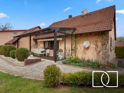 Top gepflegtes Einfamilienhaus in Traumlage am Feldrand mit wunderschön angelegtem Garten