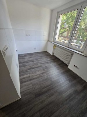 helle, sanierte 4-Zimmer-Wohnung mit Loggia in der Duisburger Innenstadt