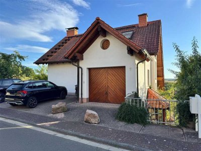 Harmonievolles Einfamilienhaus mit Einliegerwohnung – Hanglage mit Weitblick
