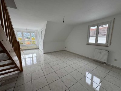 Zentrale 4-Zi-Maisotte Whg mit EBK, HMS, mini-Balkon, tolle Aussicht in Plüderhausen