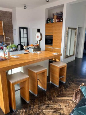 Möbliertes Penthouse mit 4+ Zimmern und 2 Balkonen für max 12 Monate wegen Auslandsaufenthalt