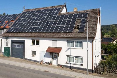 Ehemaliges Bauernhaus mit Ökonomieteil  • ca. 1.088 m² Grundstück • PV-Anlage