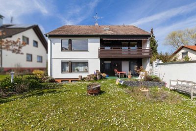 Lichtdurchflutetes Zweifamilienhaus mit großem Potenzial und traumhafter Aussicht