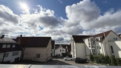 Baujahr 2020: Helle, gemütliche 2-Zimmer-Wohnung im Zentrum von Ehningen mit Küche und Süd-Balkon