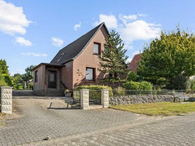 Einfamilienhaus auf großzügigem Grundstück mit zwei Garagen und Teich im Geestland-Holßel!