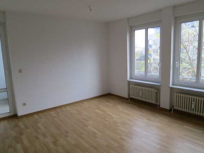 *** Schöne und helle  1,5 Zimmer Whg. mit Balkon ***