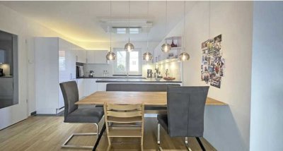 Luxuriöse 3-Zimmer-Wohnung mit Balkon und Aufzug in Zorneding