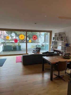 NachmieterIn gesucht für Modernes Reihenendhaus in Freiburg-Altstadt