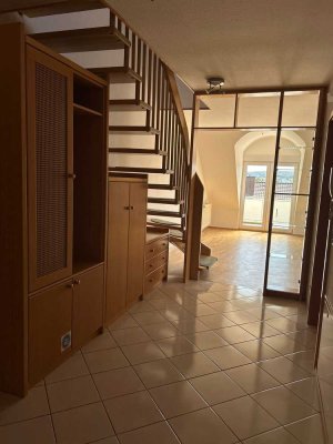 Die Wohnung befindet sich in einer ruhigen Lage, 6 Familenhaus, in Sinsheim Gartenstadt.
