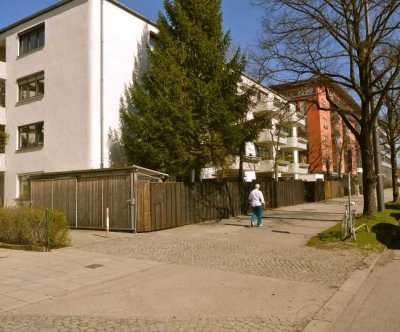 Moosach- Sonnige Wohnung Nähe U1 Westfriedhof mit einem großen Gemeinschaftsgarten, Sauna, Fitness