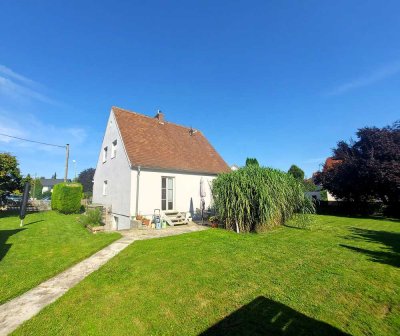 Einfamilienhaus mit teilbarem Grundstück und vielen Möglichkeiten in Großmehring zu verkaufen