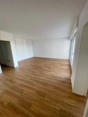 Moderne 3,5-ZKB-Wohnung mit Balkon und TG-Stellplatz in Weinheim