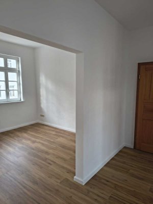 Gepflegte 2-Zimmer-Wohnung im 1. OG mit Garage in Neustadt Kernstadt