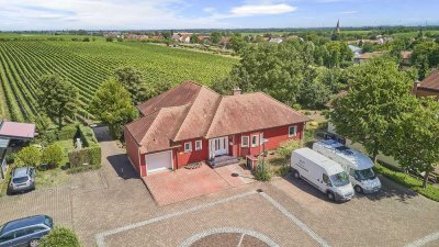 Großzügiges Einfamilienhaus in ruhiger Feldrandlage - Wohnen auf einer Ebene!