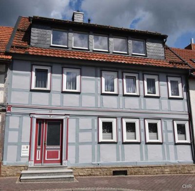 Komplett sanierte Dachgeschosswohnung im Stadtkern zu vermieten