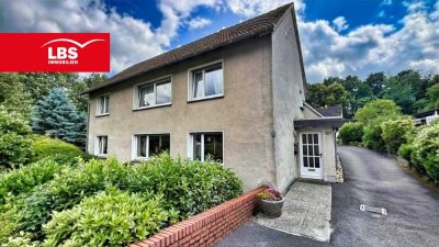 Großzügiges Zweifamilienhaus mit Weitblick – viel Platz innen wie außen