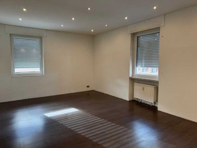Großzügige 4,5-Zimmer Wohnung im 3. OG in Oberhausen Altstadt-Mitte