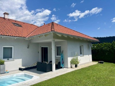 Bungalow mit Pool