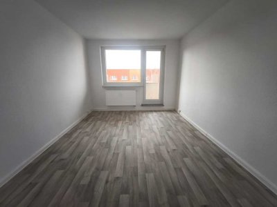Wohnung mit Einbauküche + frisch renoviert!