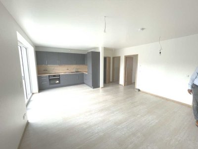 ** Frisch sanierte 3 Zi-Wohnung mit Balkon und Einbauküche zu vermieten **