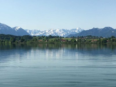 Exklusive, vollständig renovierte 3,5-Zimmer-Wohnung mit Terasse und Einbauküche in Riegsee