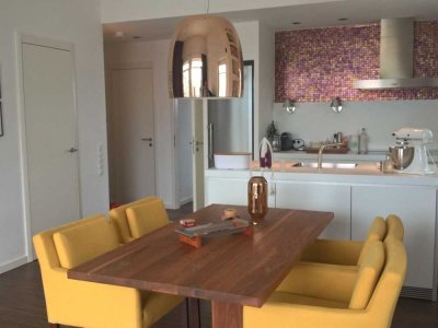 Geschmackvolle 2-Raum-Dachgeschosswohnung mit lux. Innenausstattung mit Balkon und EBK