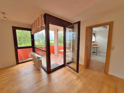 Ruhige 2-Zimmer-Wohnung mit Balkon, Einbauküche und Einbauschränken in Puchheim