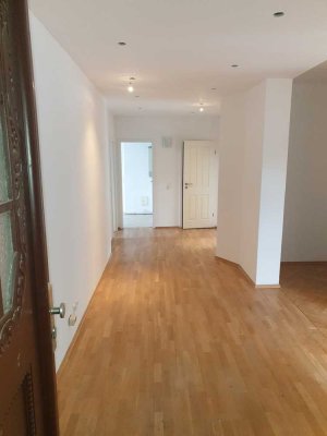 4-Zimmer-Wohnung in guter Lage mit Balkon